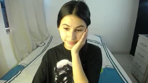 Snapshot of sweetpink1_ chatting on 10.05.25 Caro Lily online show from 10.05.25