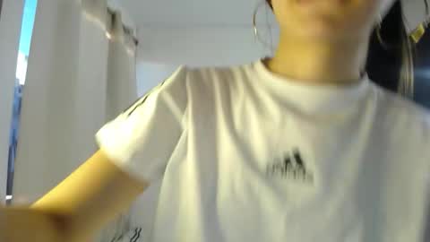 Snapshot of sweetpink1_ chatting on 10.10.25 Caro Lily online show from 10.10.25