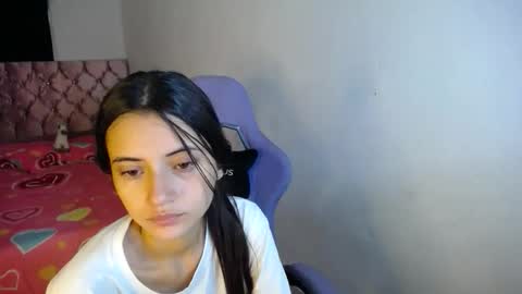 Snapshot of sweetpink1_ chatting on 10.25.25 Caro Lily online show from 10.25.25