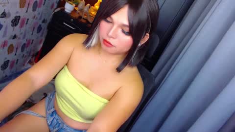 Snapshot of sweetprettyangelts chatting on 12.15.24 angelica online show from 12.15.24