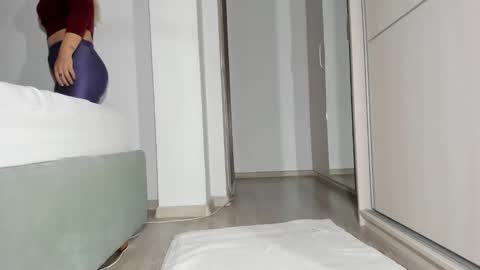 Snapshot of sweetpussymilf02 chatting on 10.02.25 Anne online show from 10.02.25