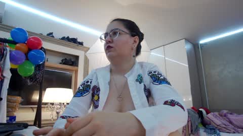 SweetRaisa online show from 12.28.24