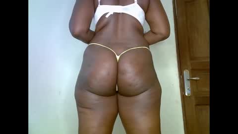 Snapshot of sweetrenne chatting on 02.14.25 sweetrenne online show from 02.14.25