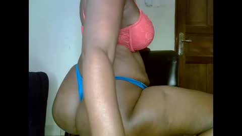 Snapshot of sweetrenne chatting on 09.20.25 sweetrenne online show from 09.20.25