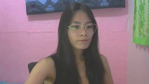 Mia online show from 10.17.25