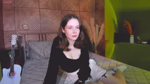 Snapshot of sweetshy_ chatting on 09.09.25 Alice online show from 09.09.25