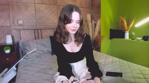 Snapshot of sweetshy_ chatting on 09.11.25 Alice online show from 09.11.25