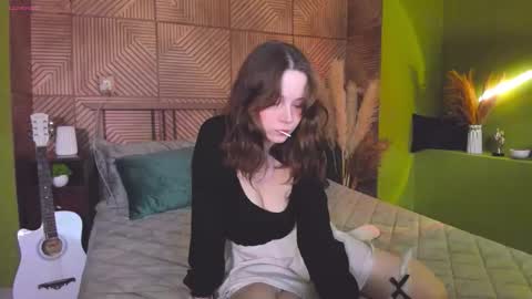 Snapshot of sweetshy_ chatting on 09.12.25 Alice online show from 09.12.25