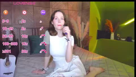 Snapshot of sweetshy_ chatting on 09.14.25 Alice online show from 09.14.25