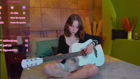 Snapshot of sweetshy_ chatting on 09.21.25 Alice online show from 09.21.25