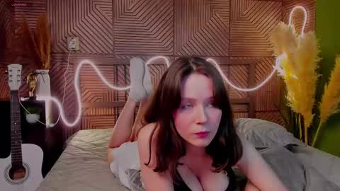 Snapshot of sweetshy_ chatting on 09.30.25 Alice online show from 09.30.25