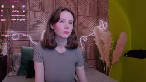 Snapshot of sweetshy_ chatting on 10.04.25 Alice online show from 10.04.25