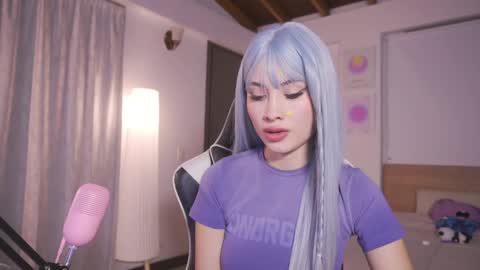 Cat independent model  online show from 09.15.25