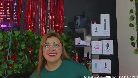 Snapshot of sweett_mollyy chatting on 11.08.25 Molly - INDEPENDENT MODEL online show from 11.08.25