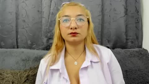 Snapshot of sweettcandys chatting on 02.17.25 Carla Dubois online show from 02.17.25