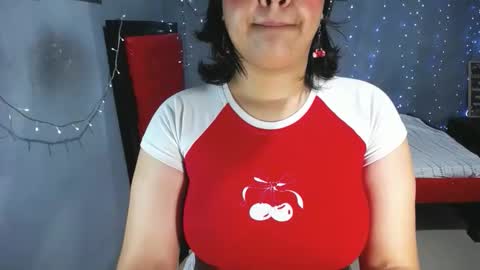Snapshot of sweettei chatting on 04.21.26 Me llamo Tara online show from 04.21.26