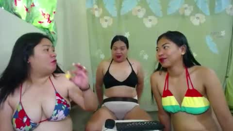 Snapshot of sweettightpussyhole chatting on 04.10.26 mia and luna online show from 04.10.26