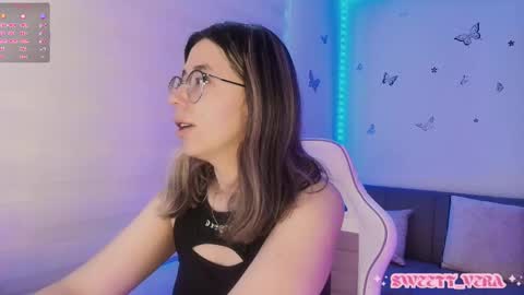 Veronica Independent Model online show from 12.15.25