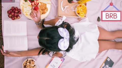 sweetviolet___ online show from 10.16.25