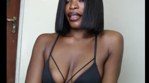 Snapshot of sweetxxboobsx chatting on 10.14.25 sweetxxboobsx online show from 10.14.25