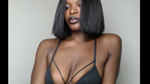 Snapshot of sweetxxboobsx chatting on 10.27.25 sweetxxboobsx online show from 10.27.25