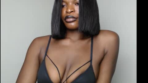 Snapshot of sweetxxboobsx chatting on 11.08.25 sweetxxboobsx online show from 11.08.25