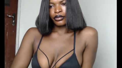 Snapshot of sweetxxboobsx chatting on 11.17.25 sweetxxboobsx online show from 11.17.25