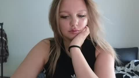 Snapshot of sweety_bettyyy chatting on 07.27.26 Betty online show from 07.27.26