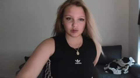 Snapshot of sweety_bettyyy chatting on 07.28.26 Betty online show from 07.28.26