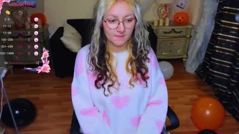 Snapshot of sweety_candys chatting on 10.20.25 Hot Candy online show from 10.20.25