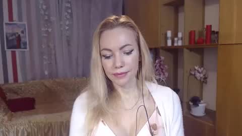 Snapshot of sweety_friend chatting on 02.13.25 Sweety friend online show from 02.13.25