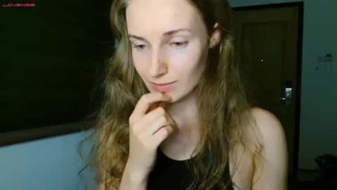 Snapshot of sweety_fruits chatting on 02.25.25 sweety_fruits online show from 02.25.25