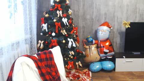 Snapshot of sweety_pie_8 chatting on 12.13.24 sweety_pie_8 online show from 12.13.24