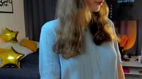 Snapshot of sweety_xis chatting on 09.25.25 Bella . online show from 09.25.25