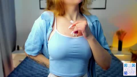 Snapshot of sweety_xis chatting on 10.13.25 Bella . online show from 10.13.25