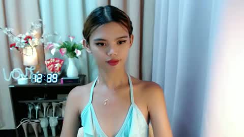 Snapshot of sweetytrannygirlxx chatting on 12.17.25 Megan online show from 12.17.25