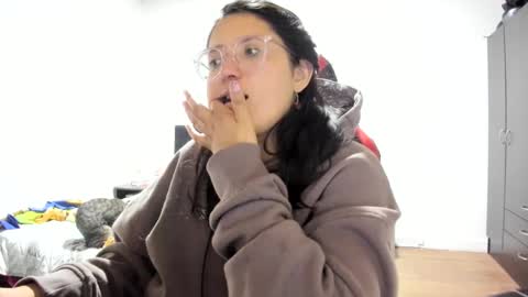 sweetyypeach online show from 12.04.24