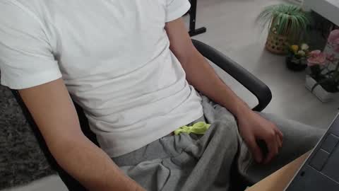 SwetLittleBoy4u online show from 09.26.25