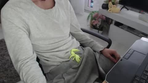 SwetLittleBoy4u online show from 01.12.26