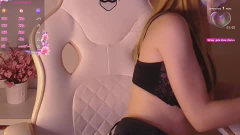 Snapshot of sydney_max chatting on 10.14.25 Milena online show from 10.14.25