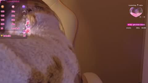 Snapshot of sydney_max chatting on 10.20.25 Milena online show from 10.20.25