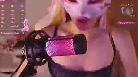 Snapshot of sydney_max chatting on 11.05.25 Milena online show from 11.05.25