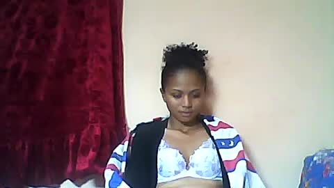 Snapshot of sylvaniah01 chatting on 05.27.26 sylvaniah01 online show from 05.27.26