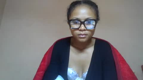 Snapshot of sylvaniah01 chatting on 07.16.26 sylvaniah01 online show from 07.16.26