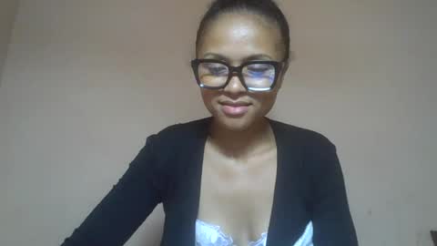Snapshot of sylvaniah01 chatting on 07.17.26 sylvaniah01 online show from 07.17.26