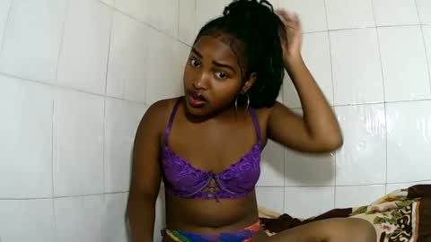 Snapshot of sylviasexy27 chatting on 02.20.25 sylviasexy27 online show from 02.20.25