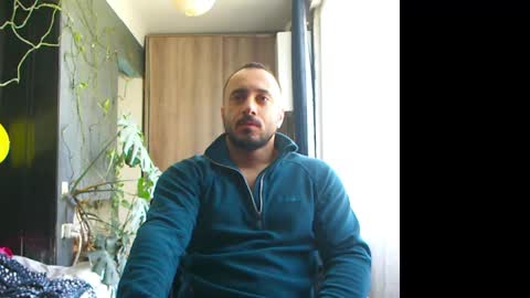 Snapshot of t_huracane chatting on 04.22.26 Huracane online show from 04.22.26