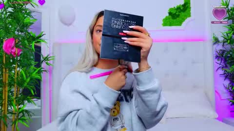 Snapshot of taahiraarabian chatting on 09.29.25 Arianna online show from 09.29.25