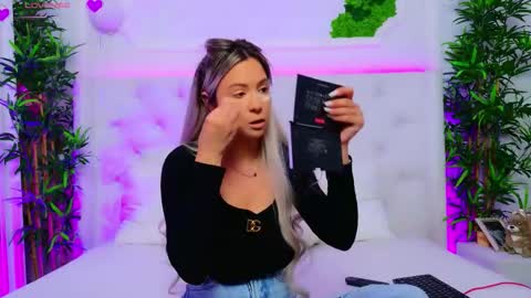 Snapshot of taahiraarabian chatting on 11.05.25 Arianna online show from 11.05.25