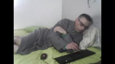 Snapshot of table40sexy1975 chatting on 02.28.25 table40sexy1975 online show from 02.28.25